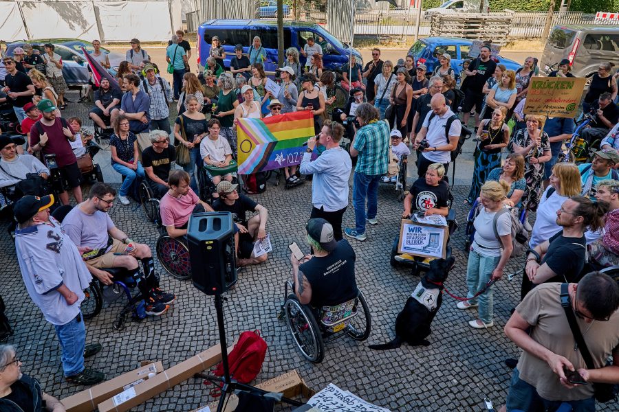 Berlin Wiki: Democracy and the Principles of Free Elections